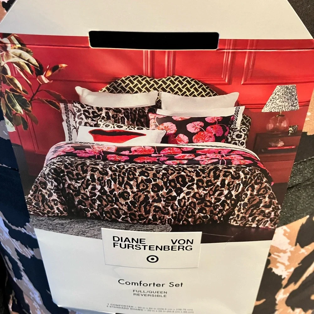 Leopard/Geranium Leaf Reversible Comforter - DVF for Target